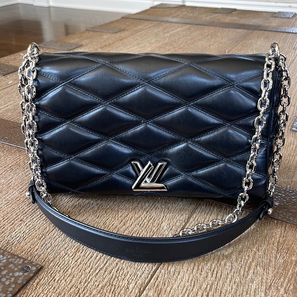 Louis Vuitton black leather quilted turnlock crossbody shoulder bag - Picture 1 of 15